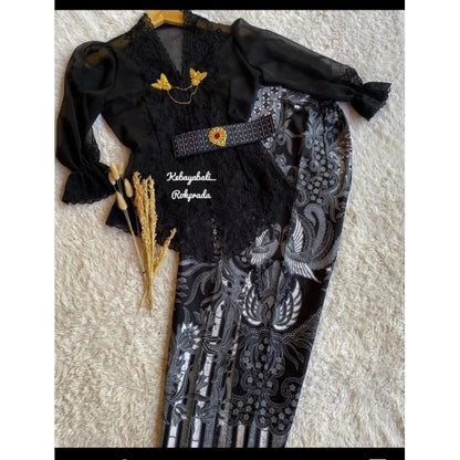 Bali Embroidered Kebaya Set – Traditional & Elegant (Front Button + Belt)
