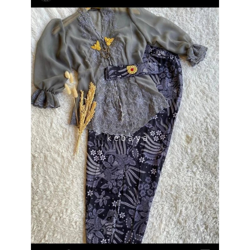 Bali Embroidered Kebaya Set – Traditional & Elegant (Front Button + Belt)
