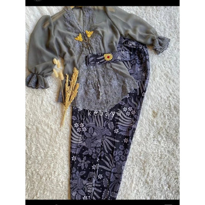 Bali Embroidered Kebaya Set – Traditional & Elegant (Front Button + Belt)