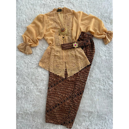 Bali Embroidered Kebaya Set – Traditional & Elegant (Front Button + Belt)