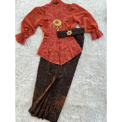 Bali Embroidered Kebaya Set – Traditional & Elegant (Front Button + Belt)
